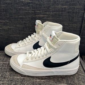 Like New Nike Blazers 5Y